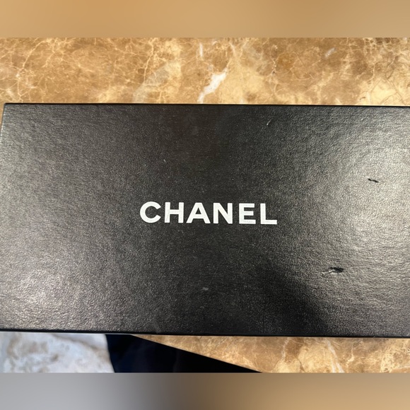 Chanel Compact CC Caviar Wallet - Picture 2 of 6